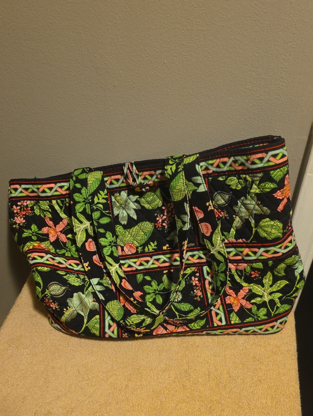 Vera Bradley- Quilted Floral Tote Bag- Inv.520